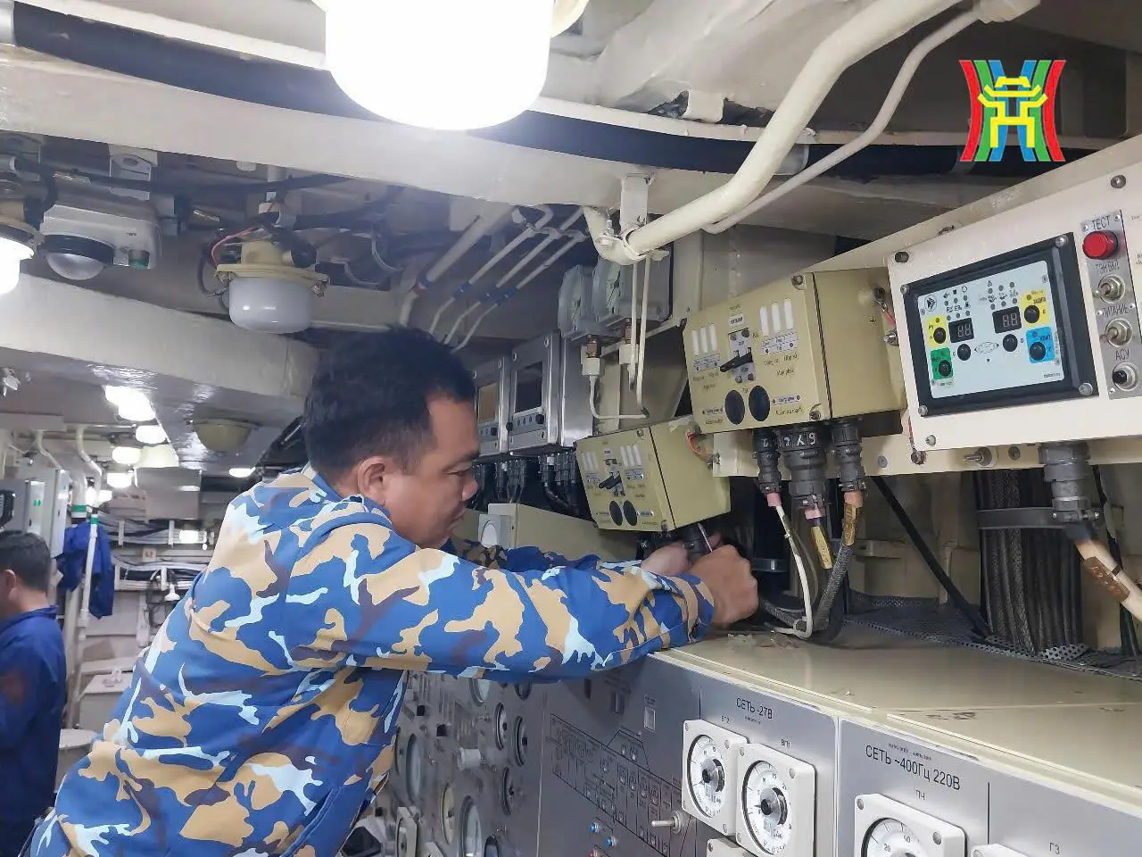 Trực thăng K28 và tàu ngầm Kilo 636 luyện tập diễu binh trên biển- Ảnh 5.
