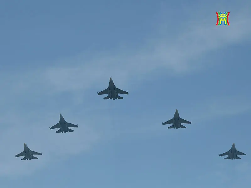 ‘Hổ mang chúa’ Su-30MK2 hợp luyện diễu binh trên bầu trời Hà Nội- Ảnh 5.