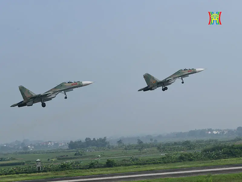 ‘Hổ mang chúa’ Su-30MK2 hợp luyện diễu binh trên bầu trời Hà Nội- Ảnh 4.