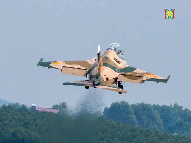 ‘Hổ mang chúa’ Su-30MK2 hợp luyện diễu binh trên bầu trời Hà Nội- Ảnh 7.
