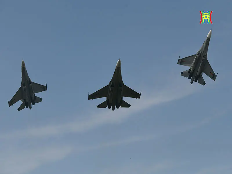 ‘Hổ mang chúa’ Su-30MK2 hợp luyện diễu binh trên bầu trời Hà Nội- Ảnh 6.
