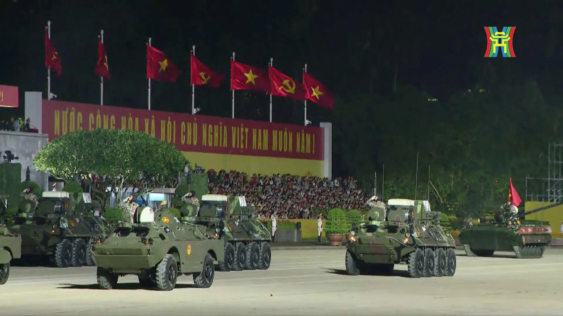 Những “pháo đài thép” lăn bánh trên Quảng trường Ba Đình- Ảnh 6. Những “pháo đài thép” lăn bánh trên Quảng trường Ba Đình- Ảnh 6.