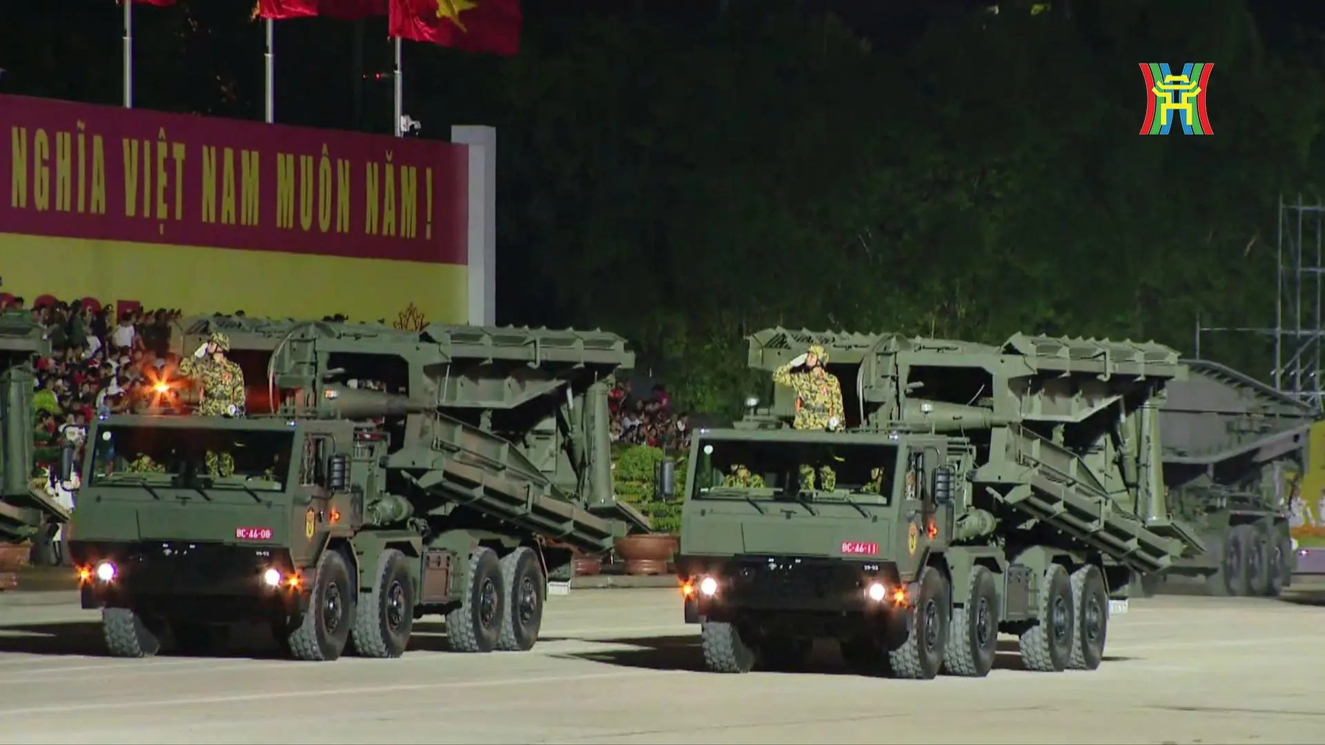Những “pháo đài thép” lăn bánh trên Quảng trường Ba Đình- Ảnh 8. Những “pháo đài thép” lăn bánh trên Quảng trường Ba Đình- Ảnh 8.