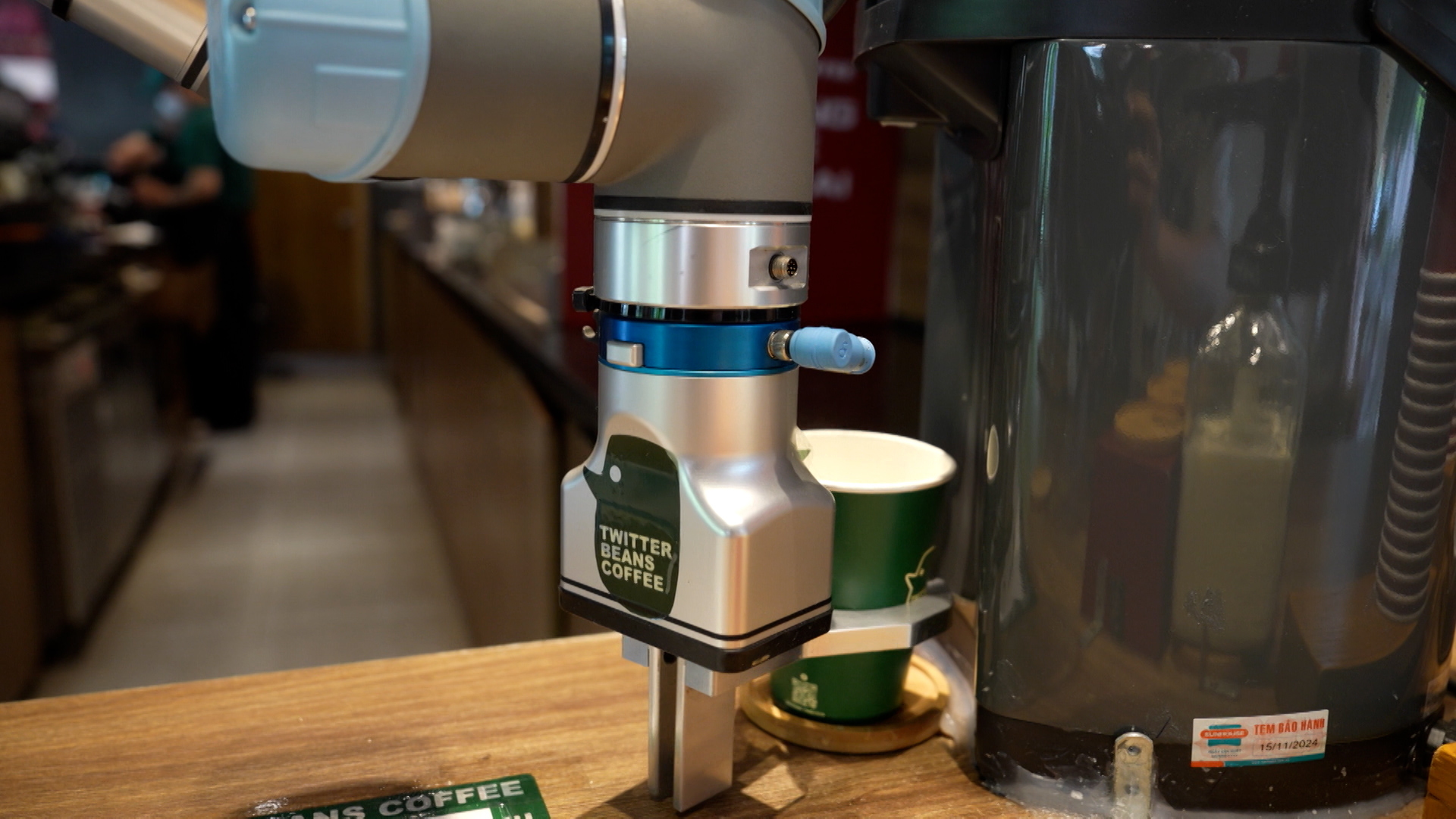 Đi uống cà phê robot