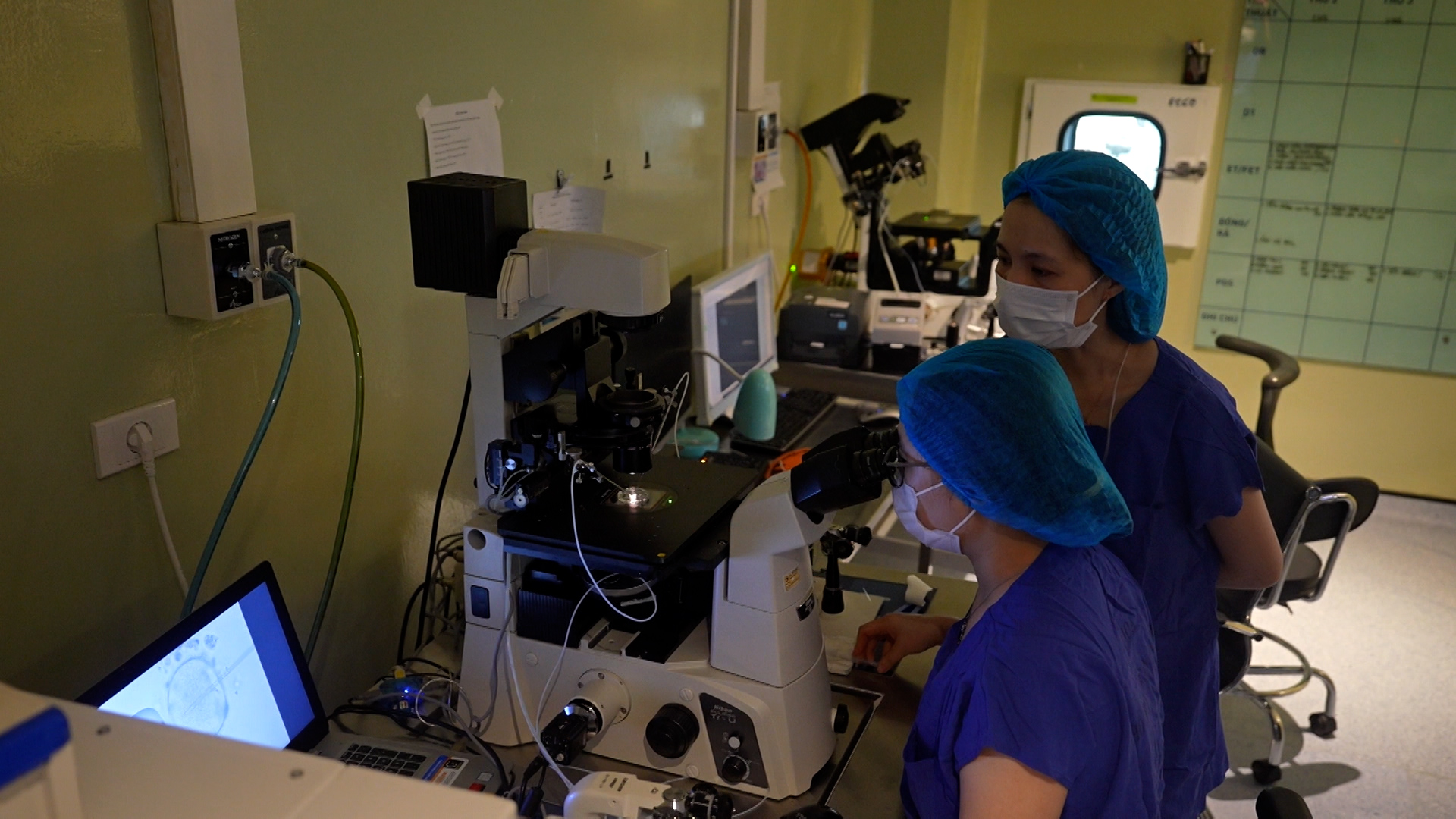 Bên trong phòng hỗ trợ sinh sản