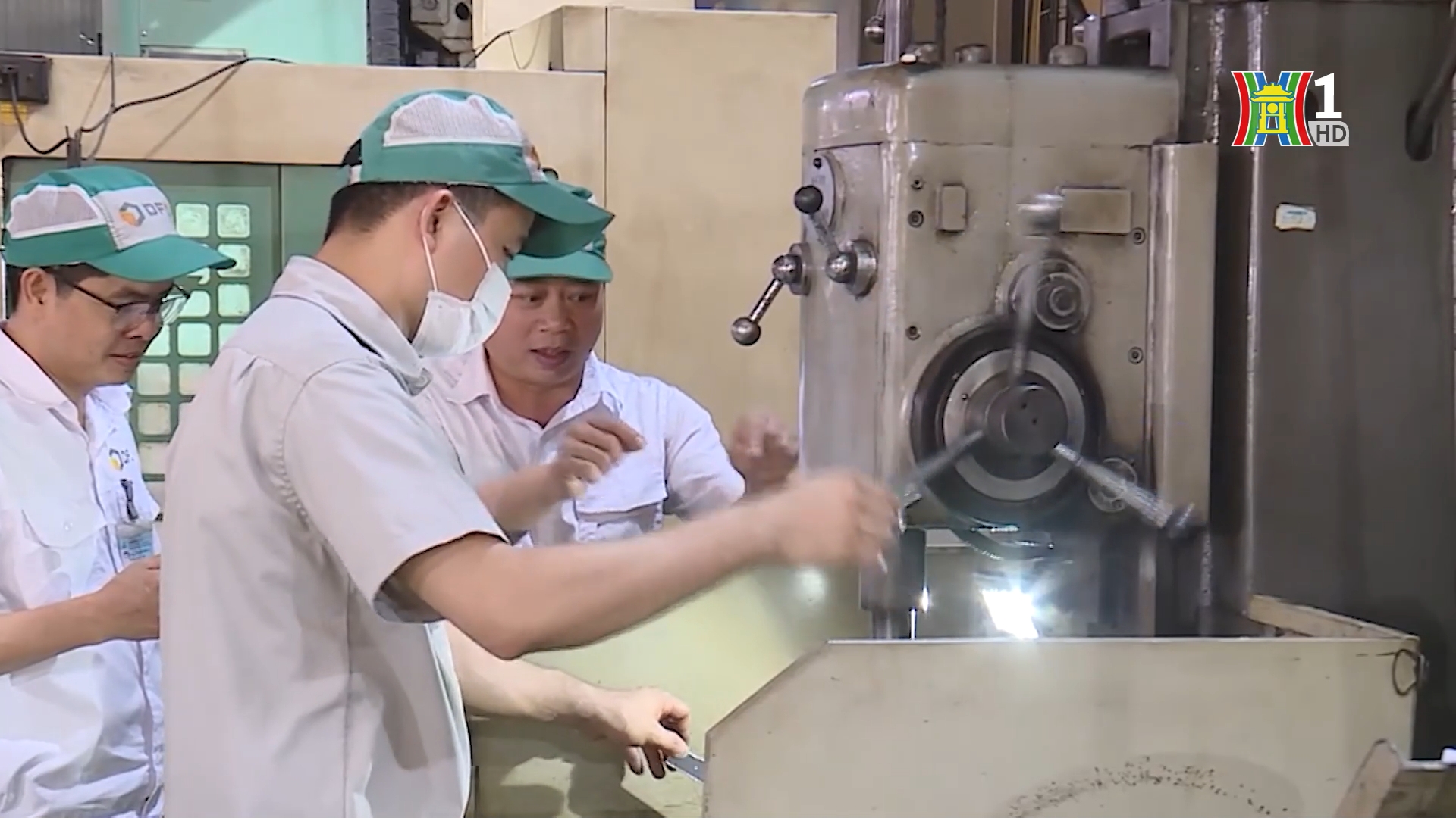 Phong trào thi đua 'Công nhân giỏi Thủ đô' | Người tốt quanh ta | 16/07/2025
