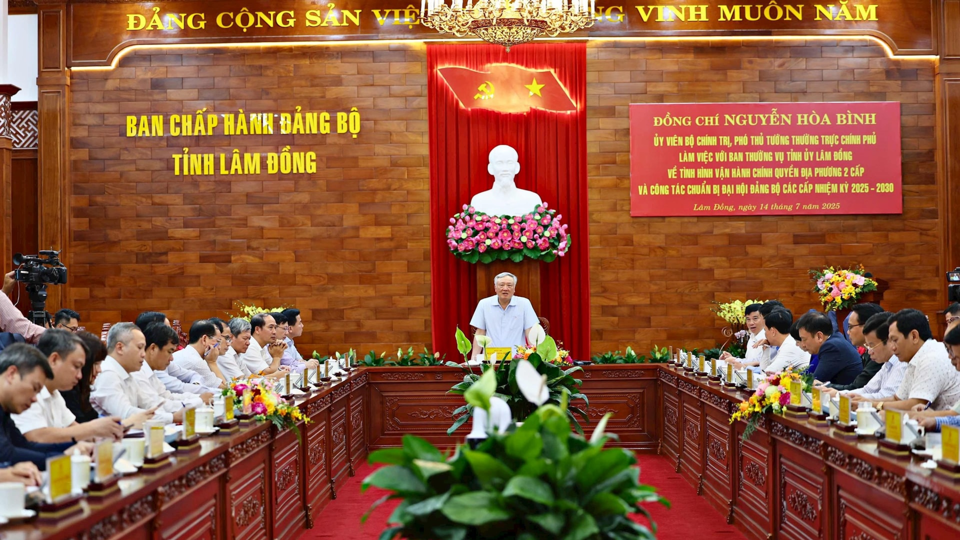 Bồi dưỡng cán bộ đảm bảo vận hành chính quyền hai cấp