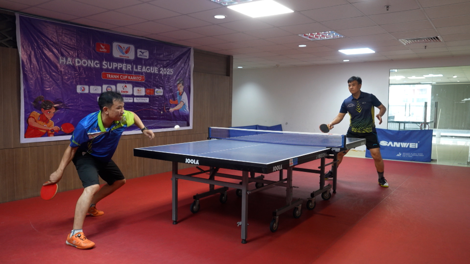 Đánh bóng bàn buổi chiều