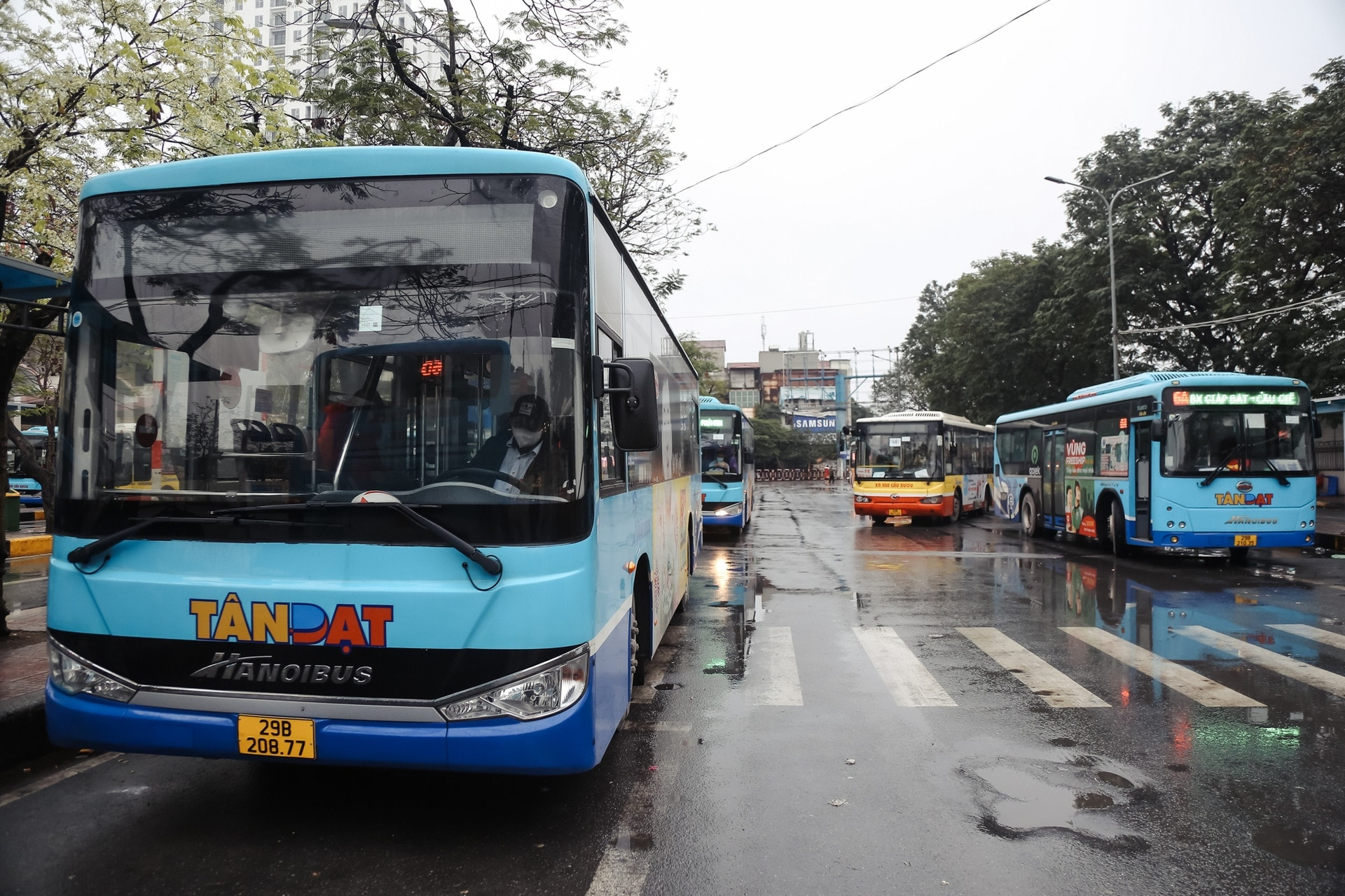 Các phương tiện công cộng tại Hà Nội có thể điều chỉnh thời gian hoạt động để bảo đảm an toàn.
