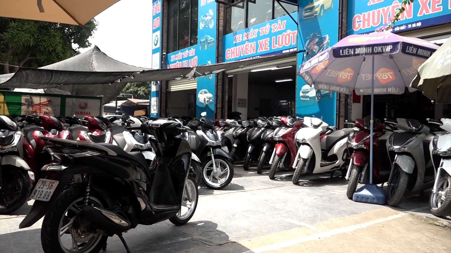 Chợ xe máy cũ 'ảm đạm' sau lệnh cấm xe xăng, dầu