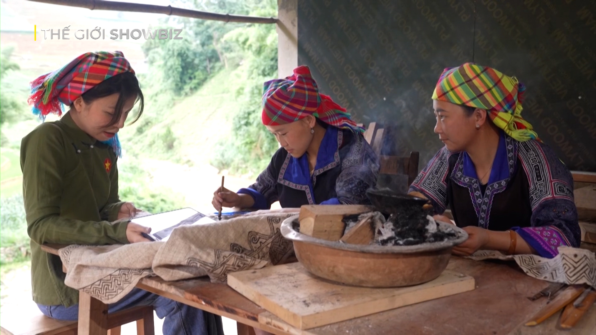 Hành trình tạo gần 300 phục trang cho ‘Huyền Tình Dạ Trạch’