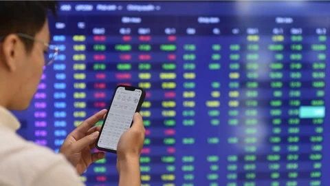 VN-Index áp sát mốc 1.900 điểm