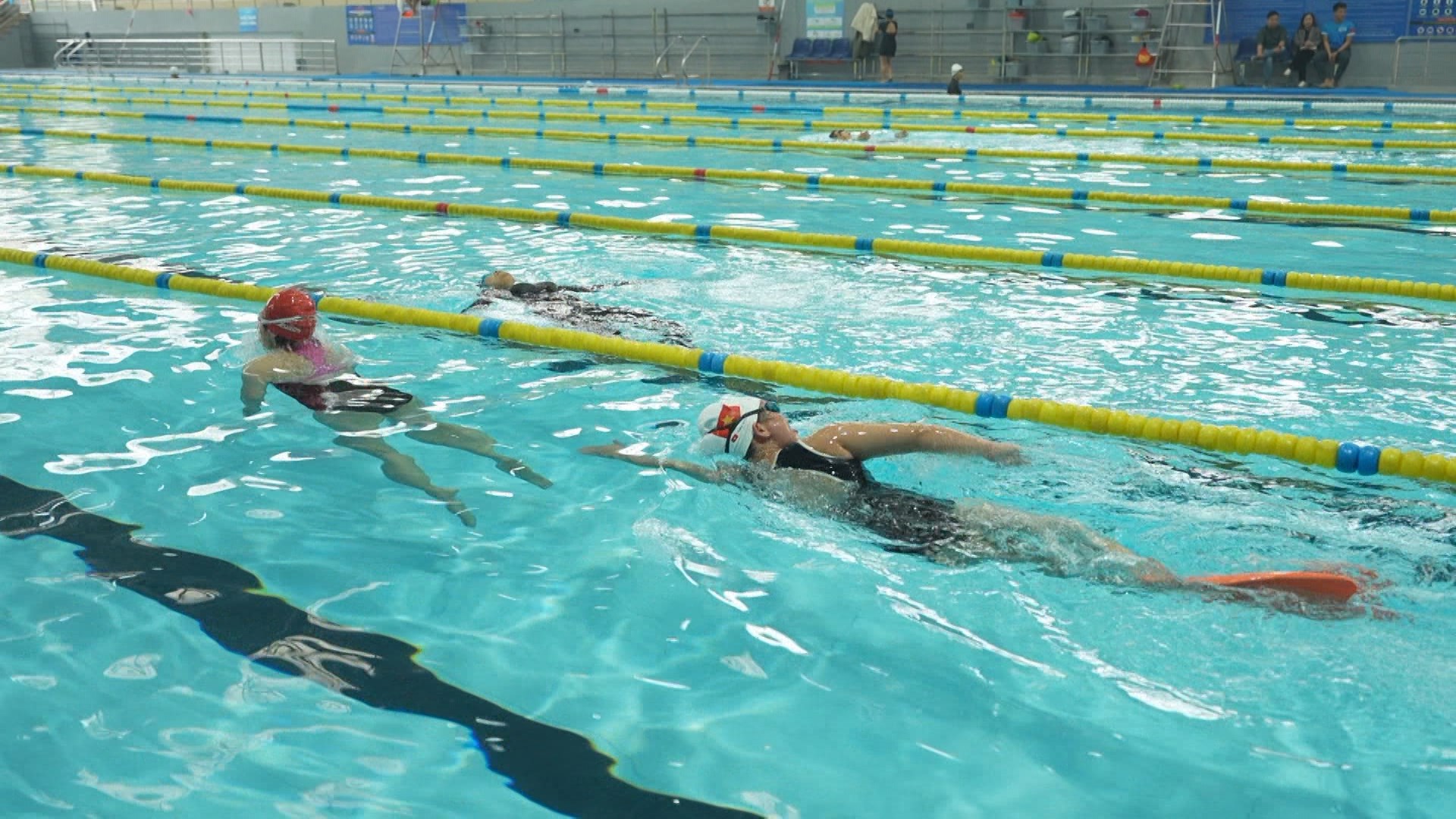 Đi bơi ngày lạnh