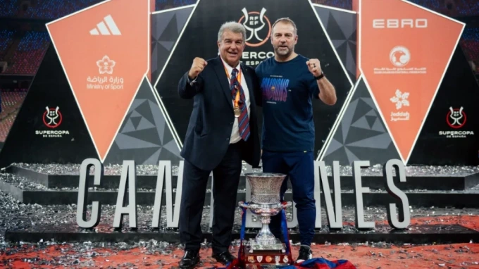 HLV Hansi Flick toàn thắng 8 trận chung kết