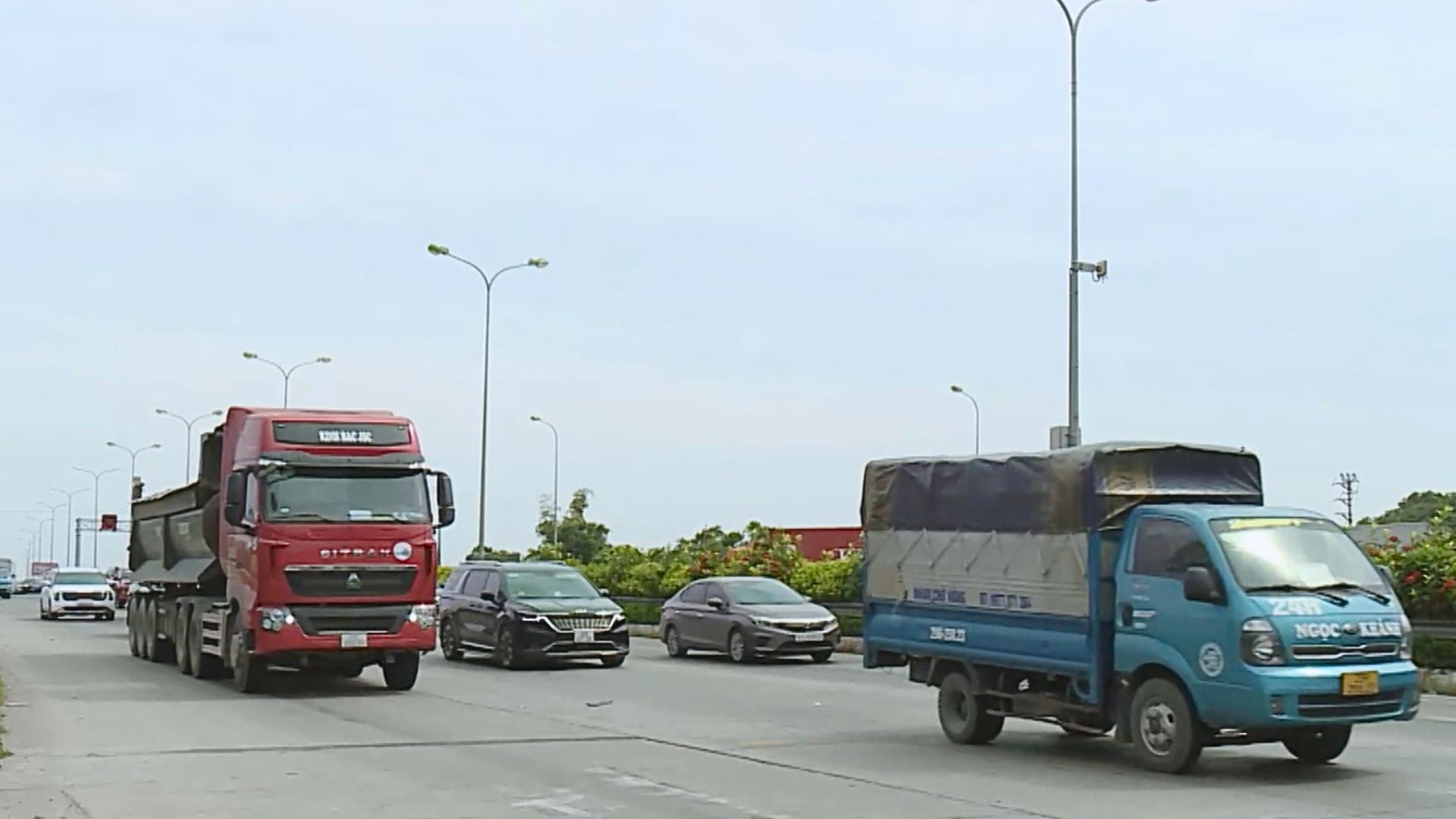 Hà Nội cấm xe tải trên 2 tấn vào nội đô ban ngày