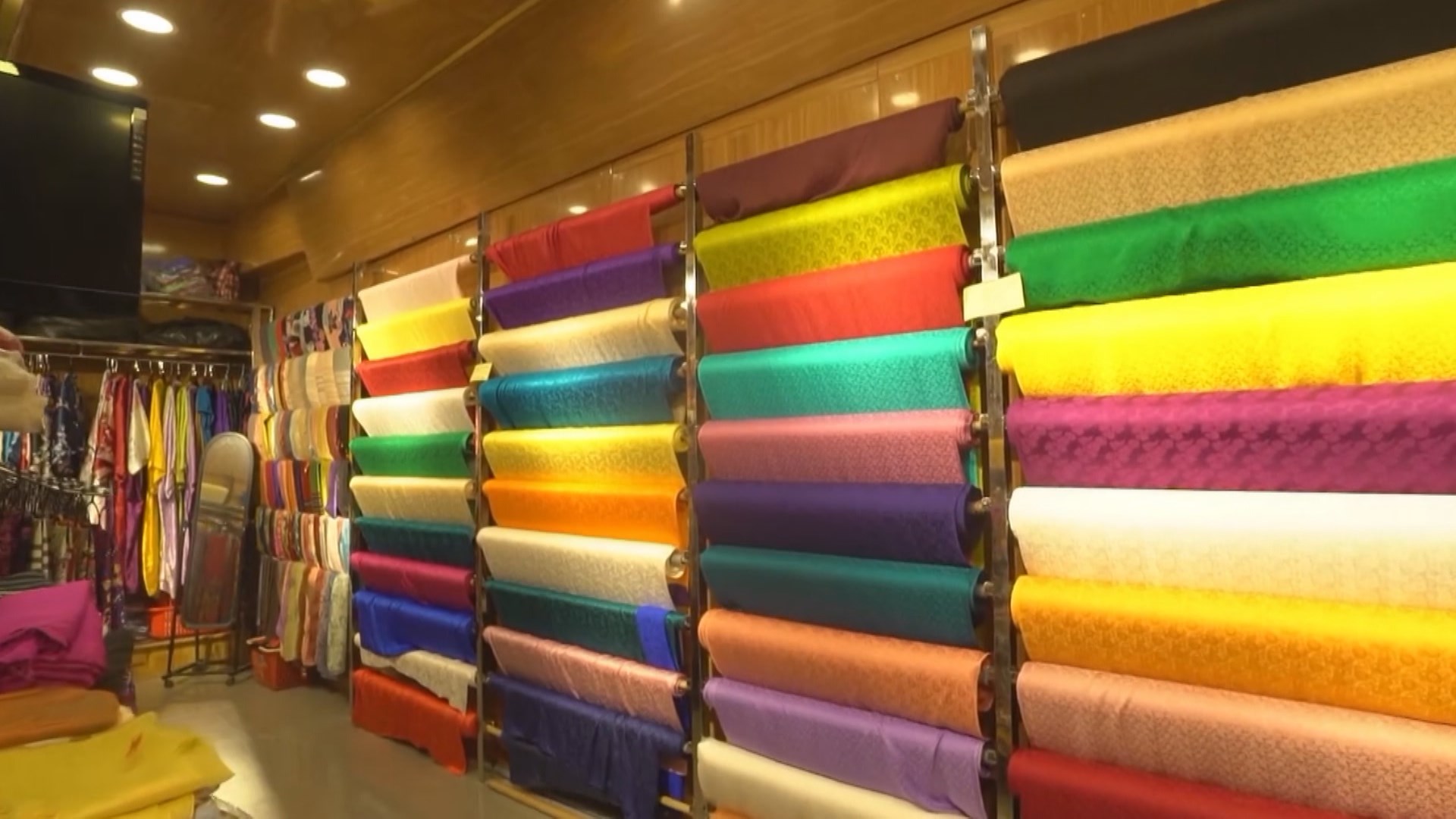 Lụa Việt thêu dệt tinh hoa