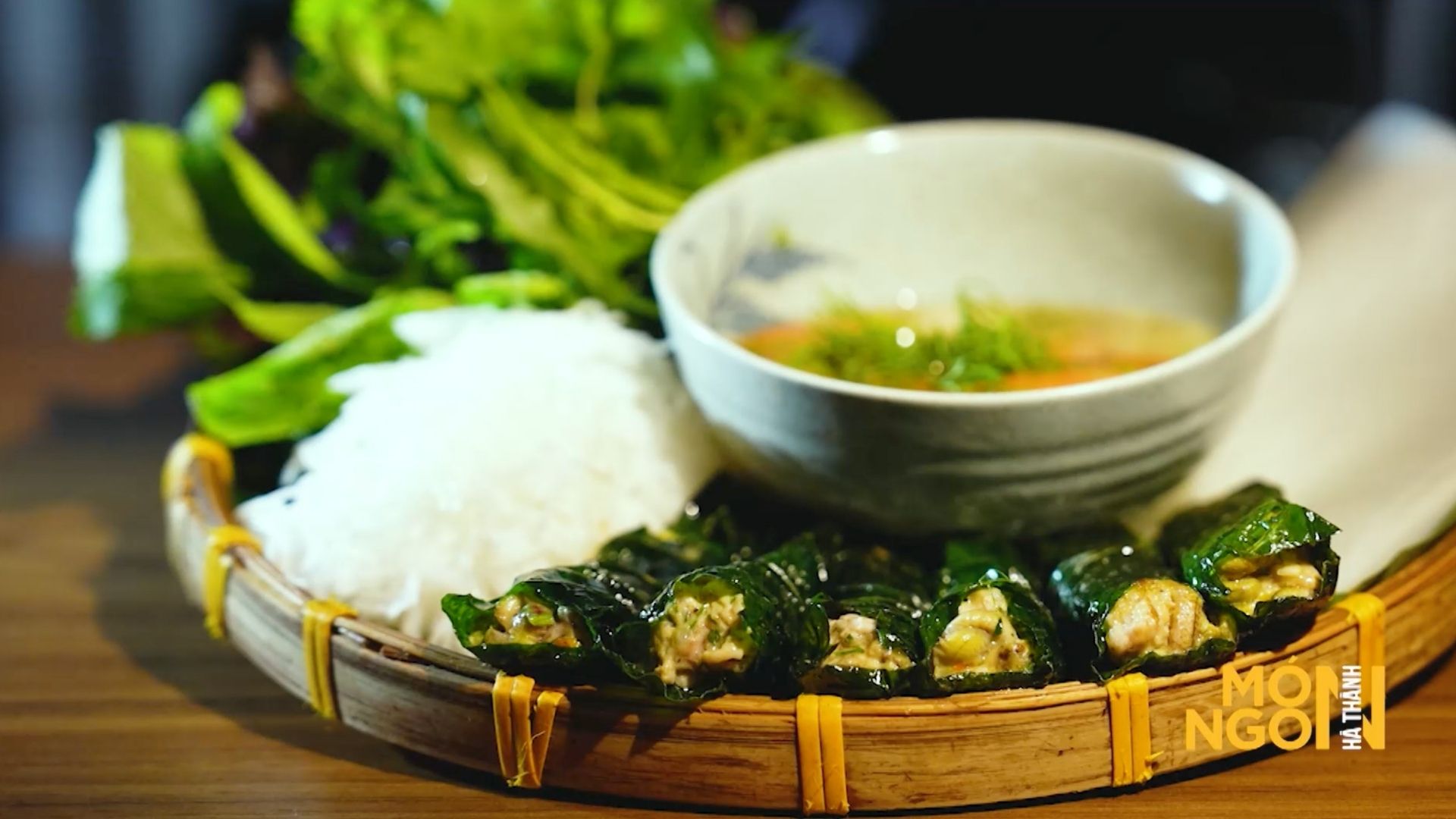 Bánh tráng cuốn chả rươi: Biến tấu tinh tế ẩm thực Việt