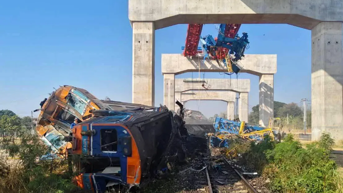 Thái Lan: Cần cẩu sập xuống đoàn tàu, 22 người thiệt mạng