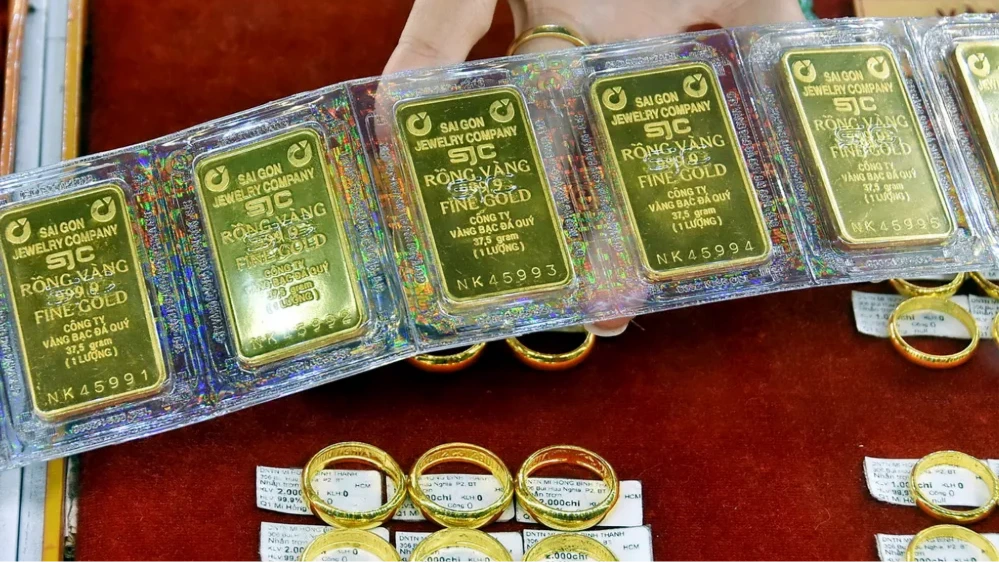 Giá vàng miếng lên hơn 163 triệu đồng/lượng