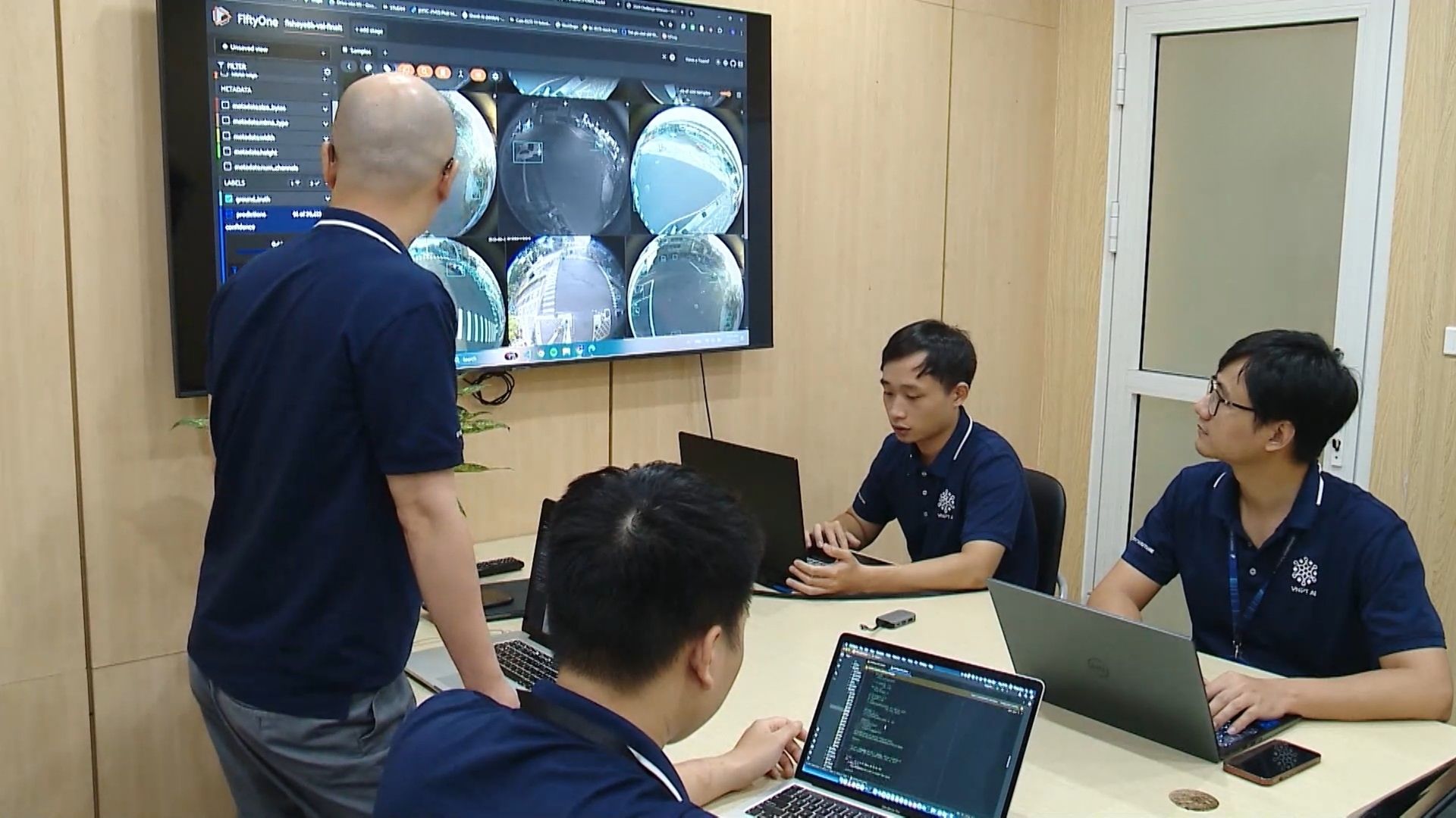 Siết chặt an toàn thông qua luật trí tuệ nhân tạo