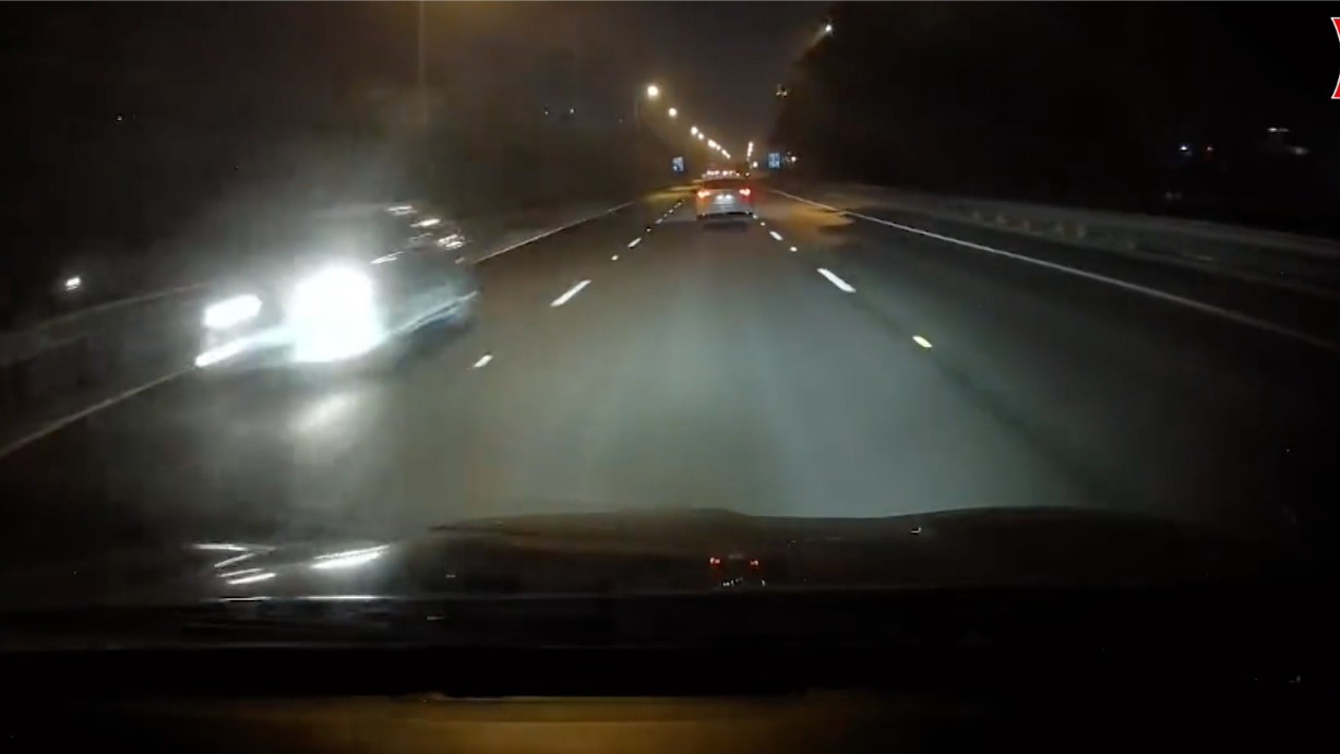 Nguy hiểm ô tô đi ngược chiều trên Đại lộ Thăng Long