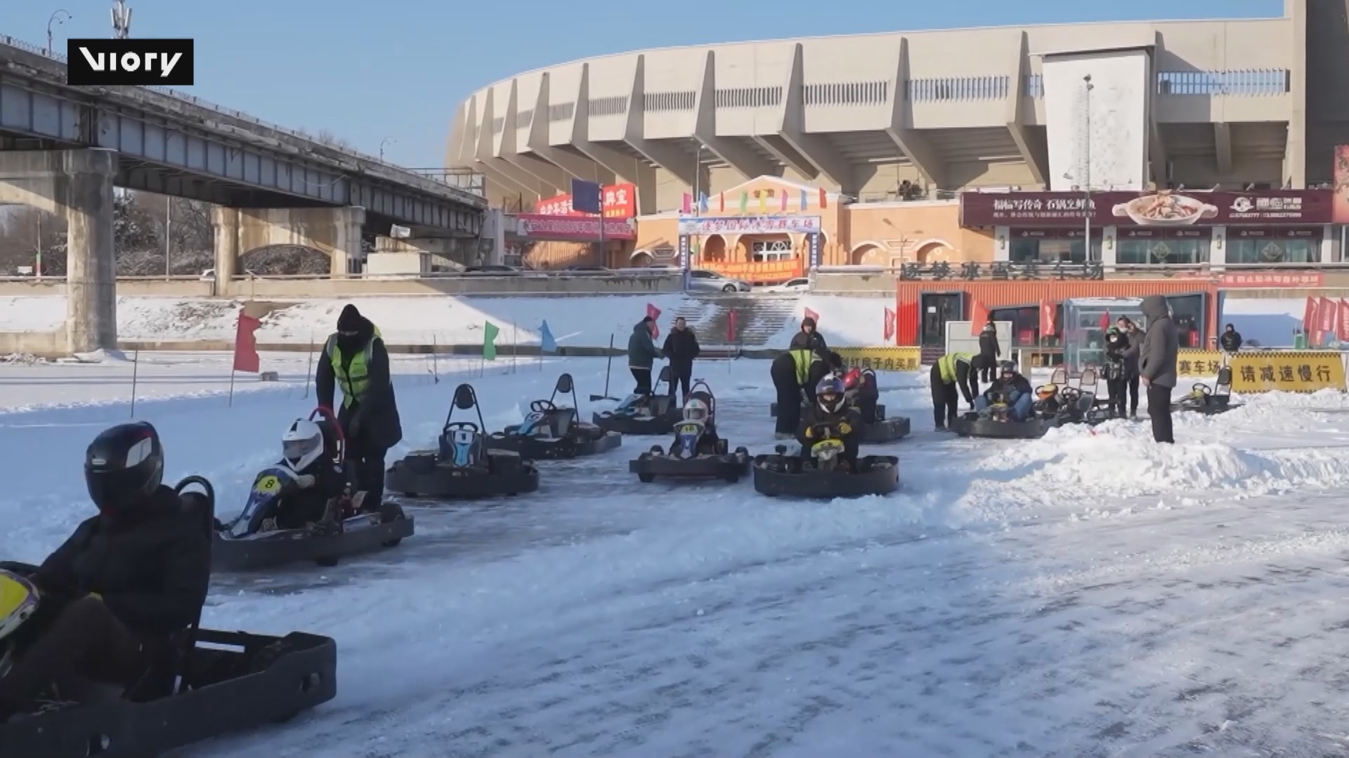 Trung Quốc: Trải nghiệm trò chơi tốc độ tại đường đua băng