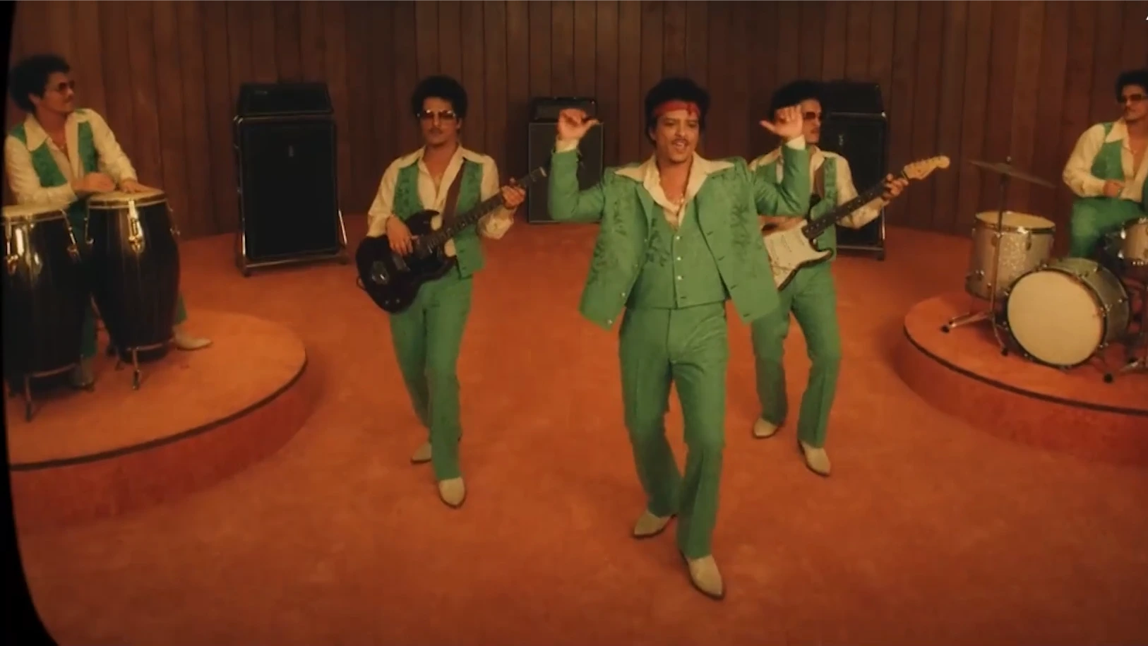 Bruno Mars lập kỷ lục trước thềm tái xuất