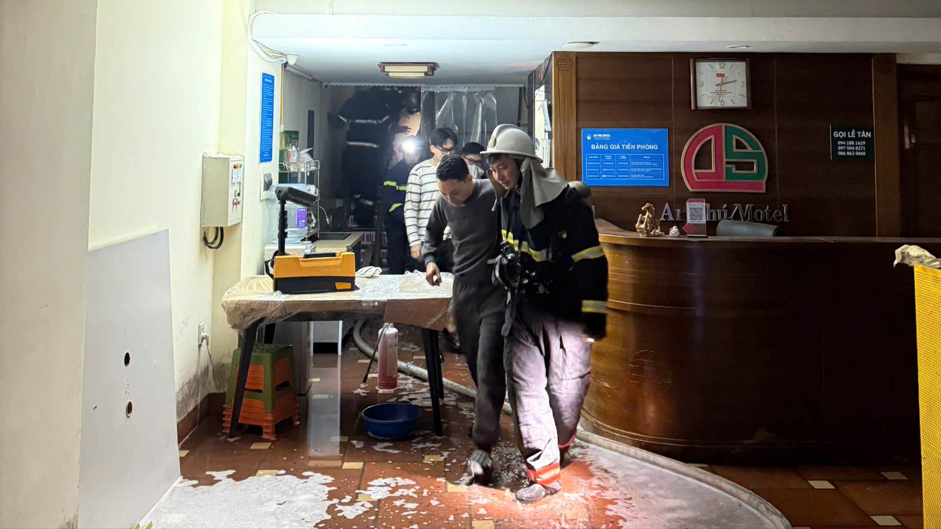 Giải cứu 7 người trong vụ cháy nhà nghỉ, tạm giữ 1 nghi can