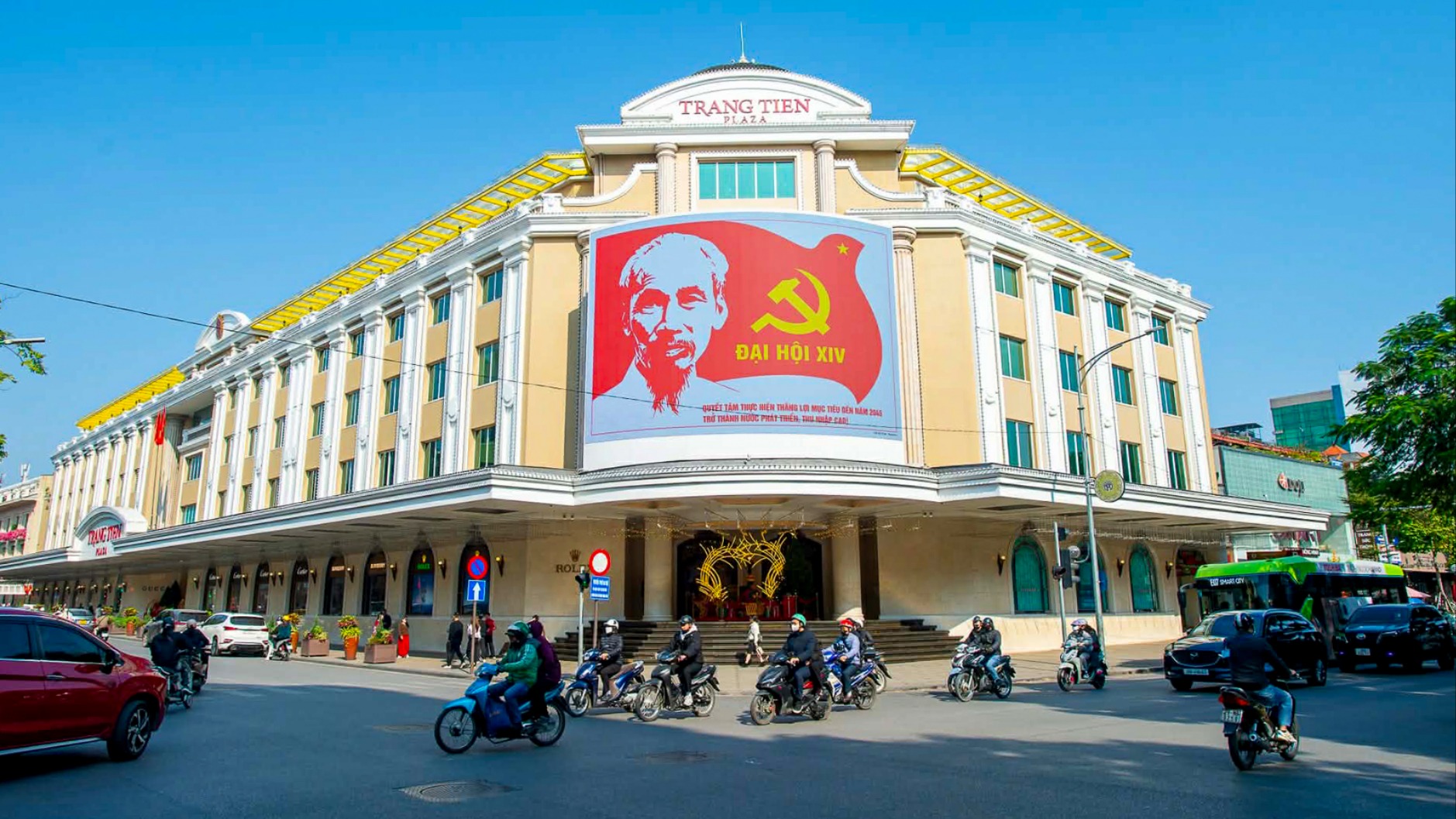 Phố phường rực rỡ chào mừng Đại hội Đảng toàn quốc