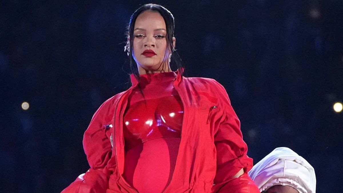 Rihanna chuẩn bị tái xuất sau 10 năm?