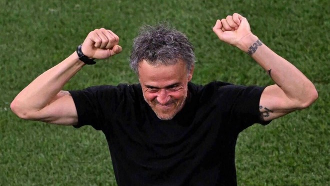 Manchester United và Real Madrid cùng quan tâm đến Luis Enrique