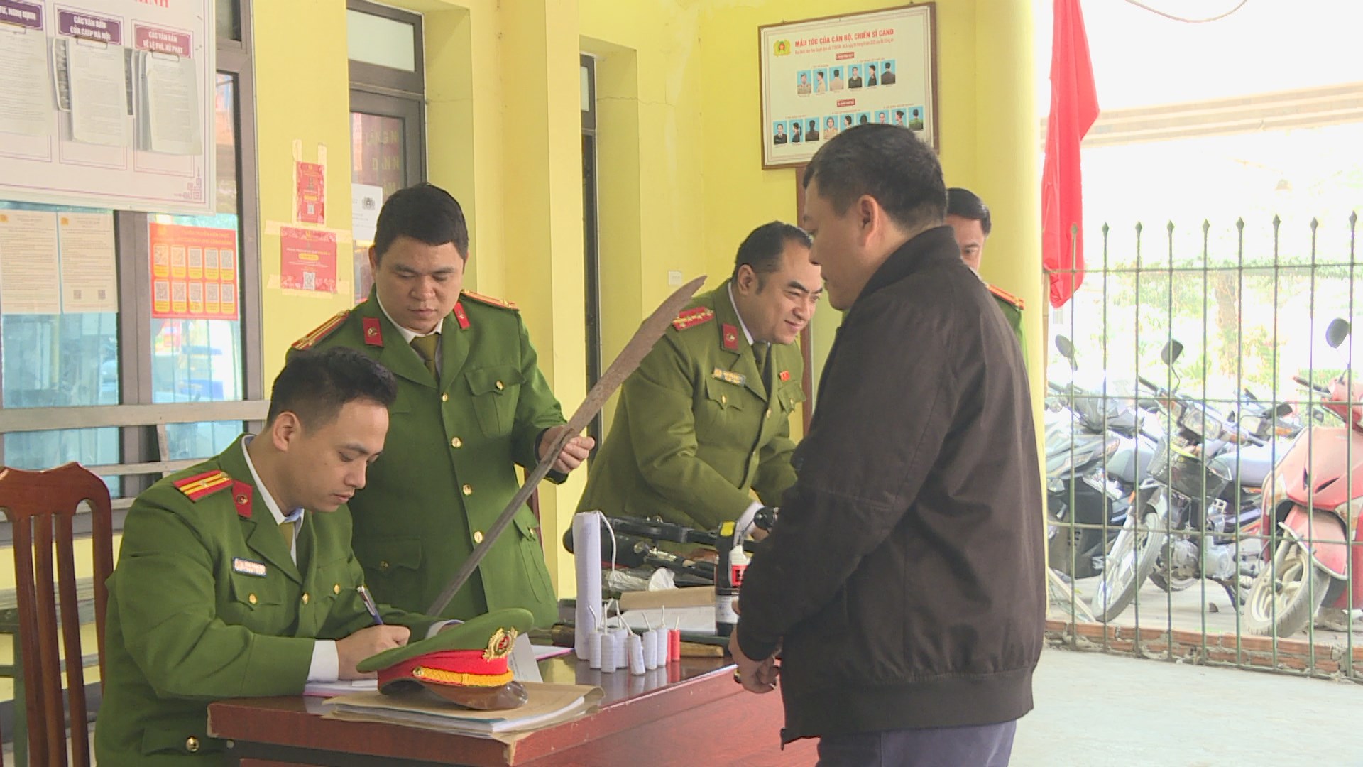 Cao điểm kiểm tra, thu giữ vũ khí, vật liệu nổ