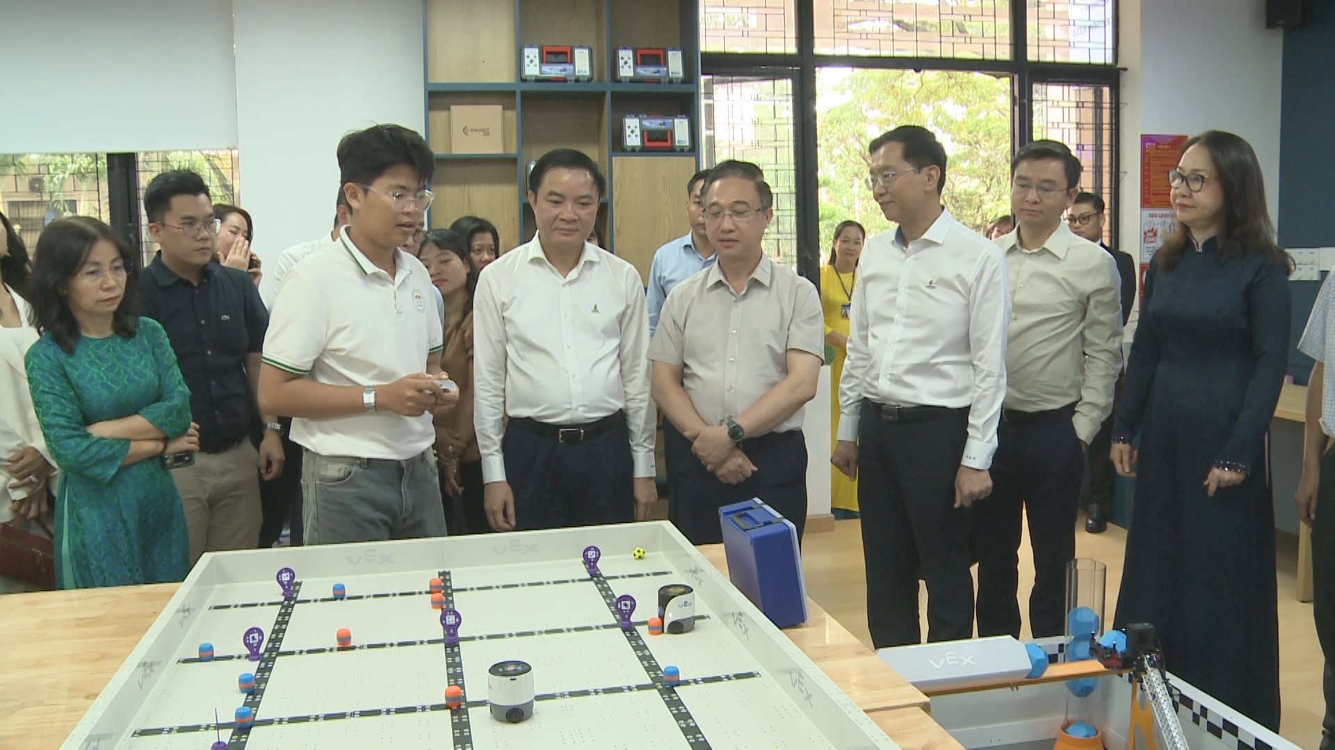 Chắp cánh cho tri thức và niềm đam mê khoa học