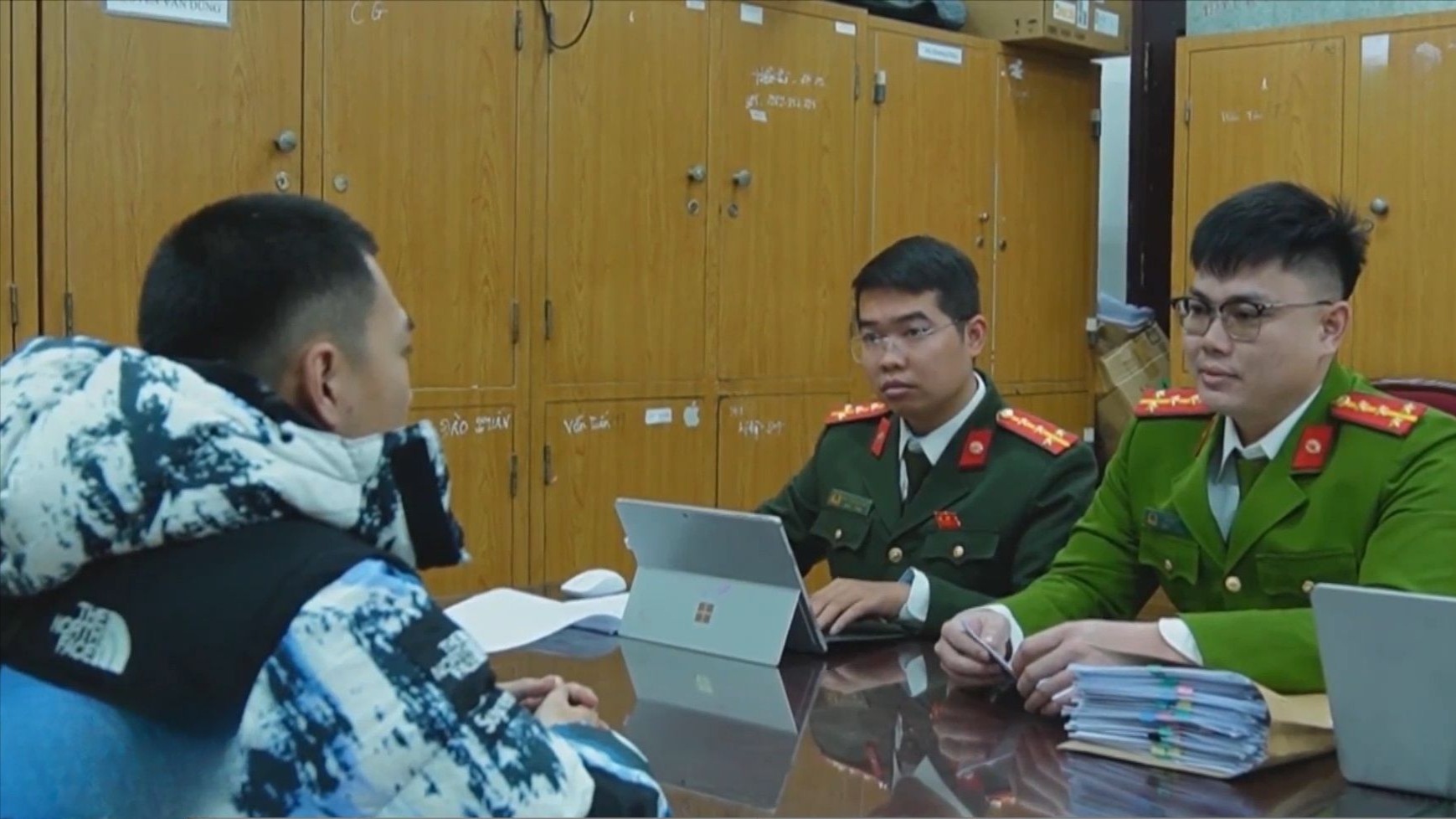 Cho vay nặng lãi ẩn mình trên không gian mạng vào cuối năm