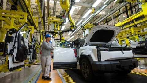 Canada giảm thuế xe điện Trung Quốc từ 100% xuống 6,1%