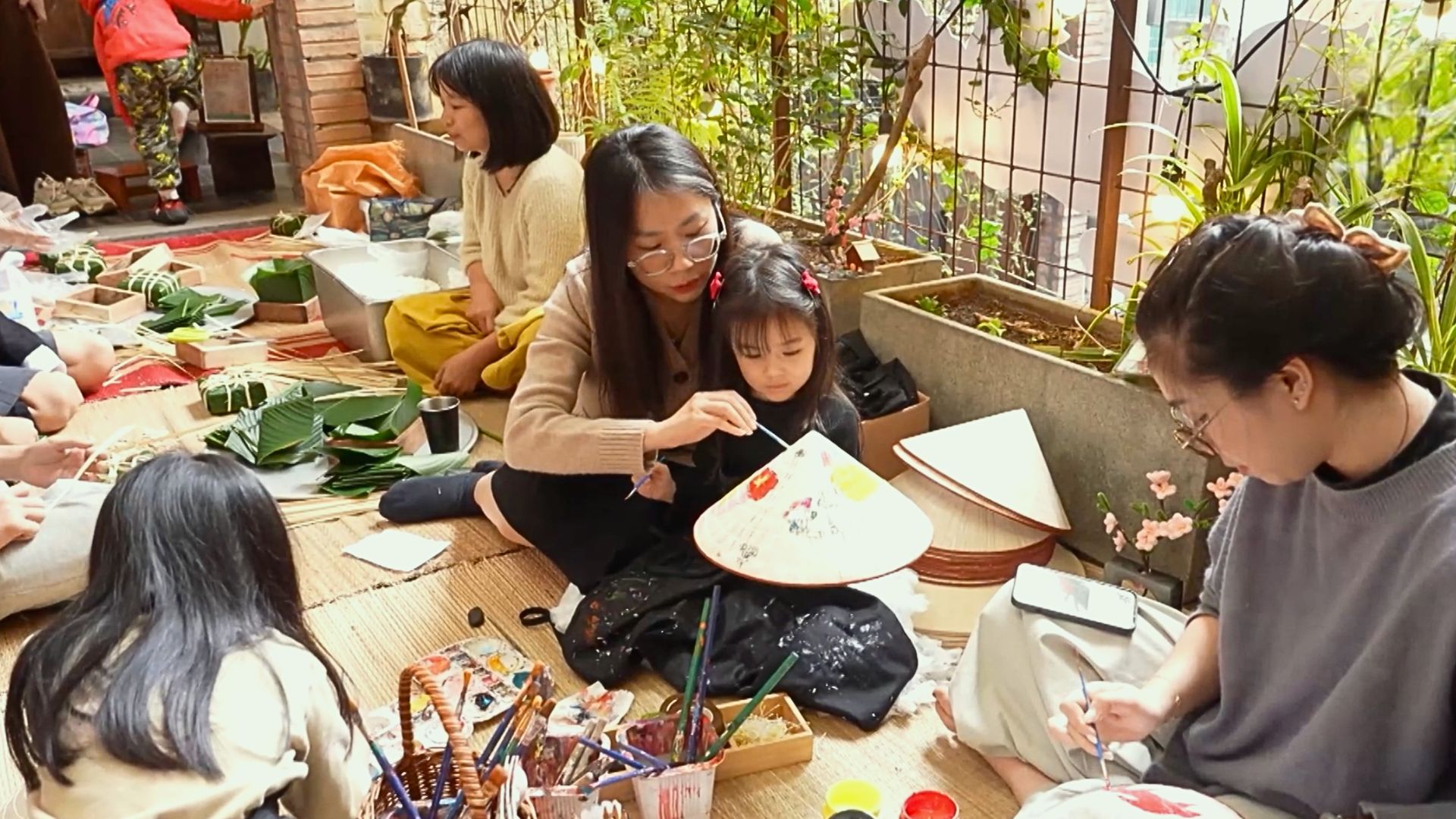 Trải nghiệm phiên chợ Tết thu nhỏ giữa lòng Hà Nội | HANOI Review | 17/01/2026