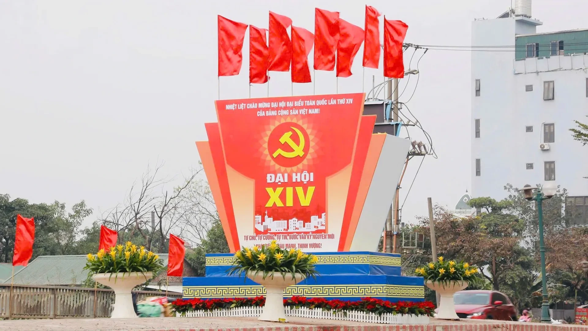 Nhân dân Thủ đô mừng Đảng, mừng đất nước đổi mới