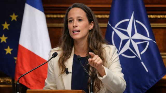 Quốc hội Pháp lần đầu thảo luận đề xuất rút khỏi NATO