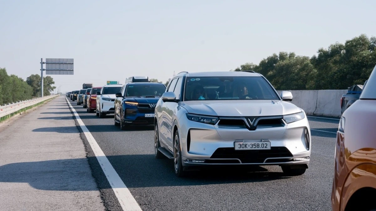 Xe điện hóa lần đầu tiên bán chạy hơn xe xăng tại Úc