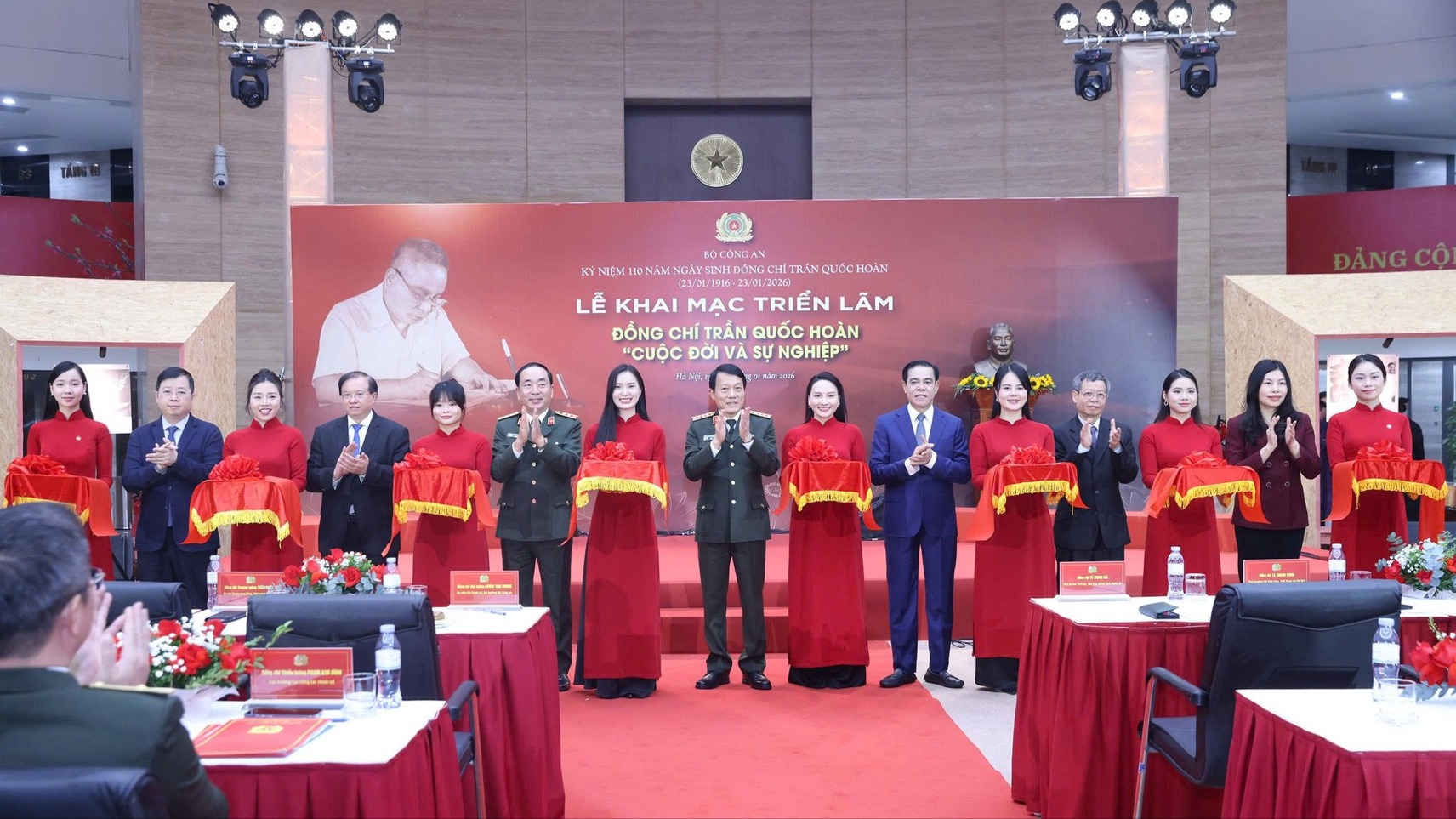 Trưng bày 850 tài liệu về Bộ trưởng Bộ Công an đầu tiên