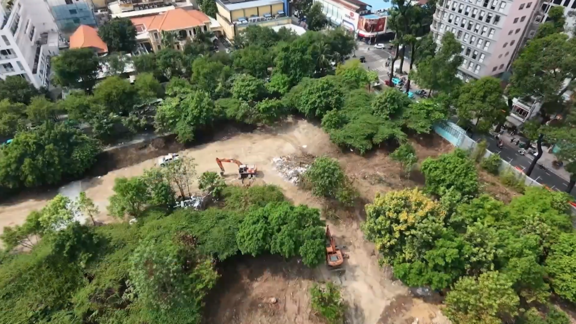 TP.HCM dỡ rào chắn 9 khu đất vàng làm vườn hoa Tết