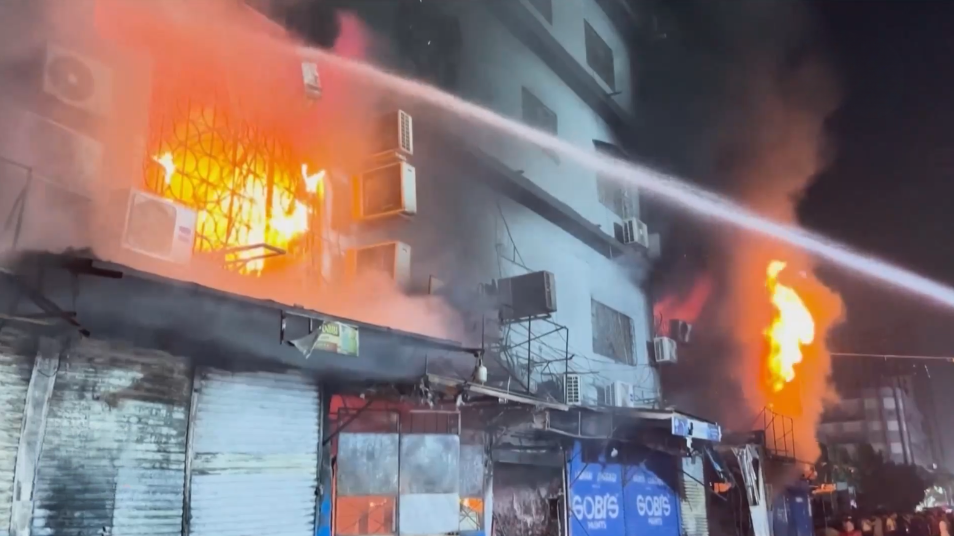 Hỏa hoạn tại trung tâm thương mại Pakistan khiến nhiều người thương vong