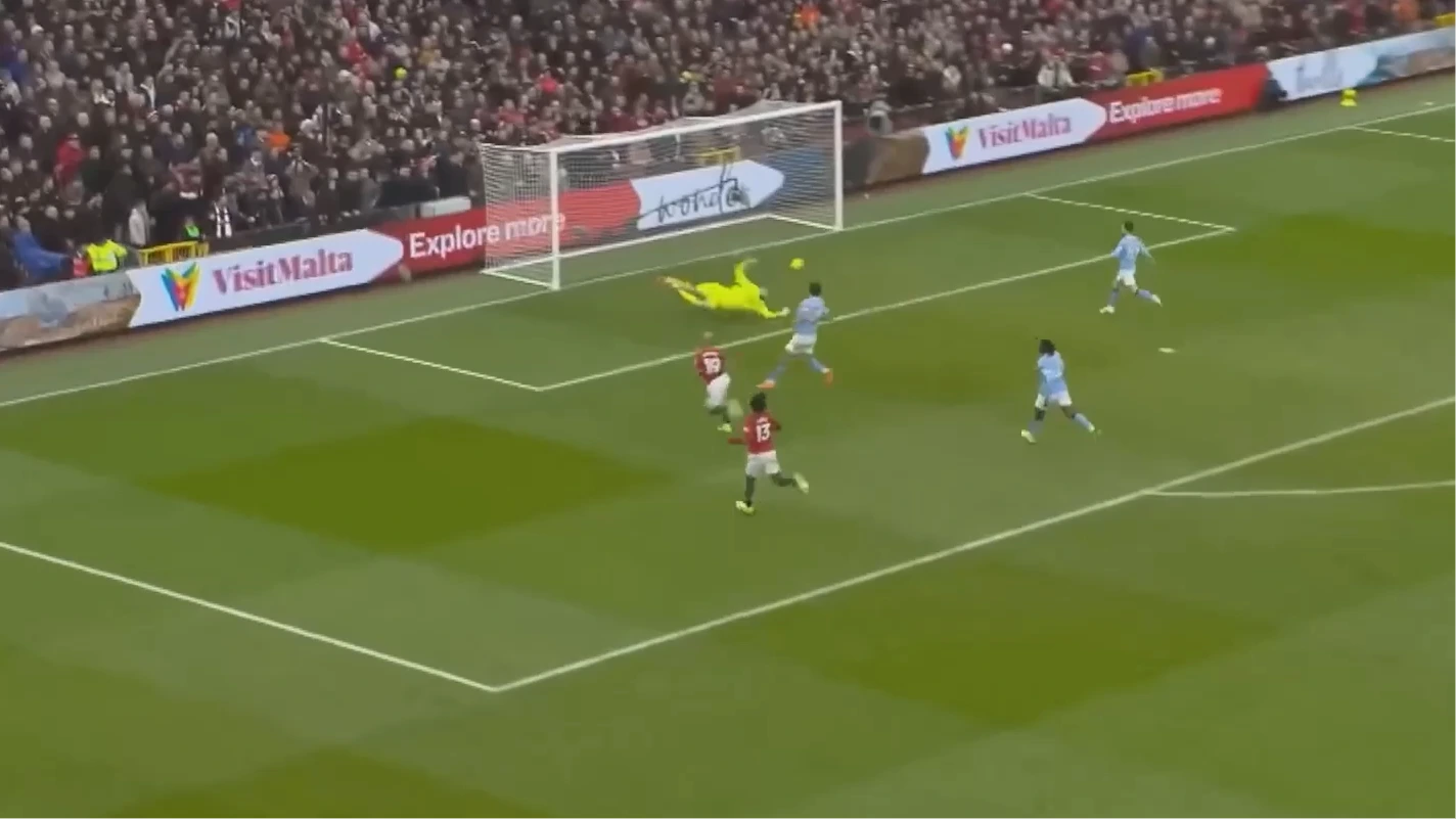 Man United đánh bại Man City trong trận ra mắt HLV Carrick