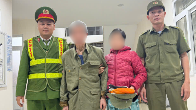 Công an phường Thanh Liệt kịp thời giúp đỡ cụ già đi lạc