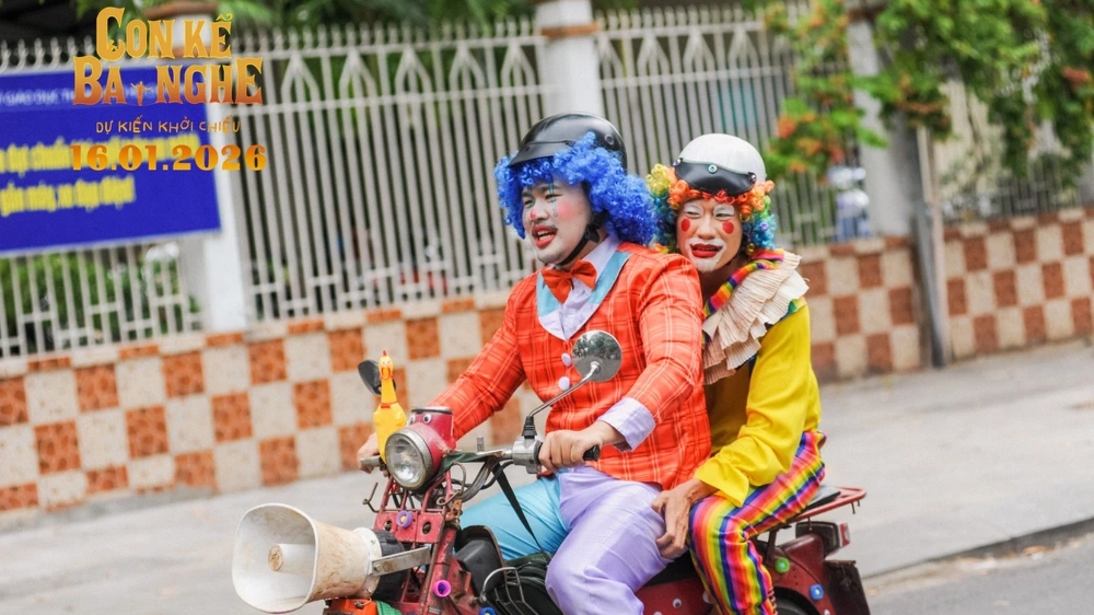 ‘Con kể ba nghe’ vừa ra rạp đã thống trị phòng vé