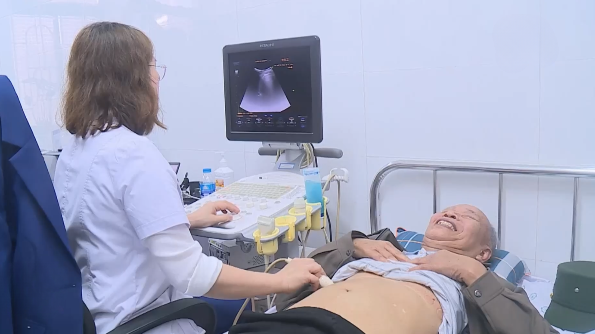 Đưa dịch vụ y tế chất lượng cao đến gần người dân