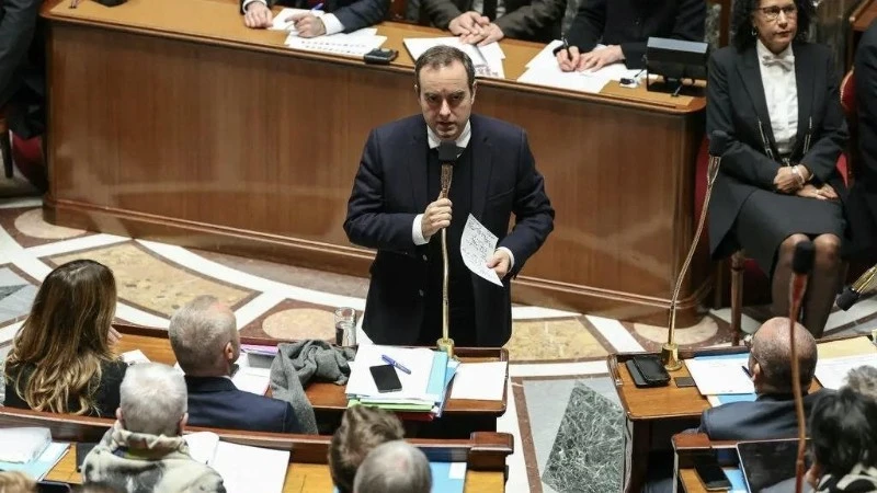 Pháp kích hoạt cơ chế đặc biệt để thông qua ngân sách