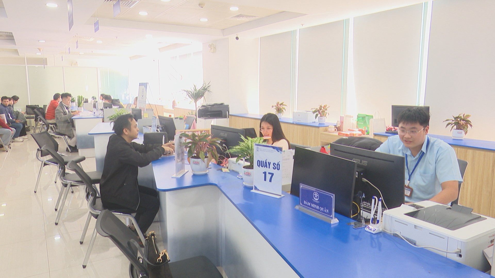 Giảm gần 40% lượng người dân làm thủ tục hành chính trực tiếp