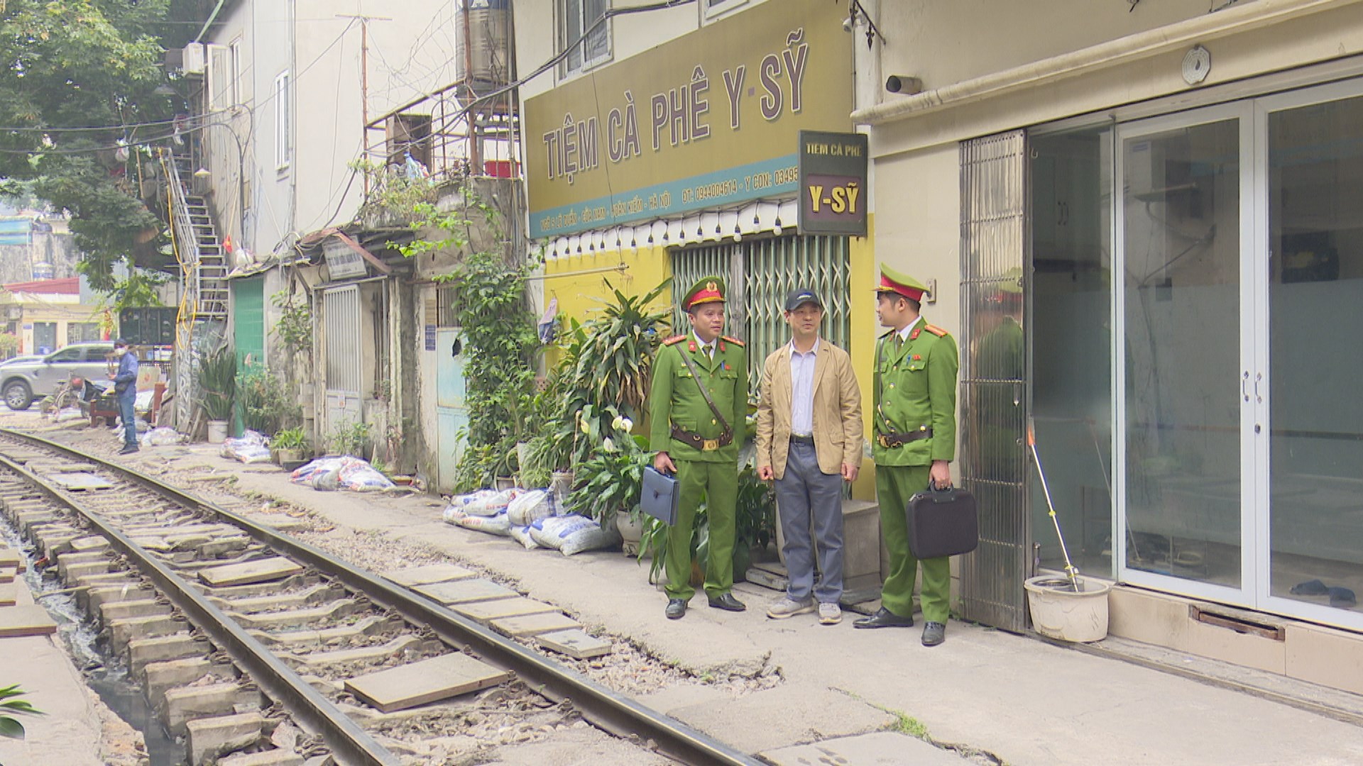 Siết an toàn phố đường tàu, đề xuất dừng chạy tàu