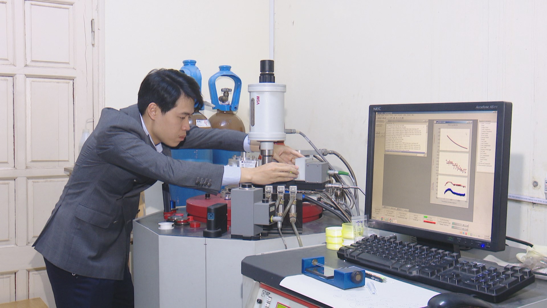 Đãi ngộ sinh viên công nghệ xuất sắc vào Nhà nước